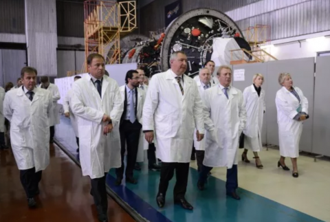 Вице-премьер Дмитрий Рогозин ведет себя в отношении Государственного космического научно-производственного центра (ГКНПЦ) имени Хруничева,  как классический рейдер. 