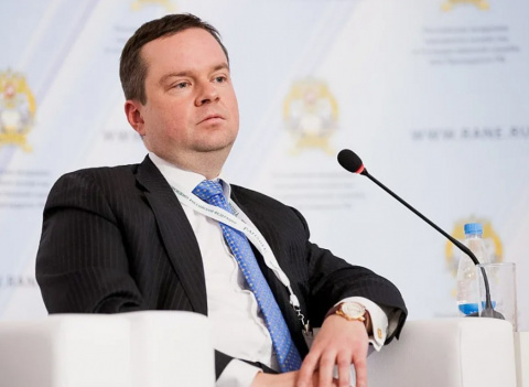  Мы и Минэкономразвития находимся в дискуссиях с организатором продажи, они пытаются предложить разные механизмы, пока я прямого выхода на продажу не вижу. Считаю, что базовый сценарий - лучше продавать, когда санкций не будет"