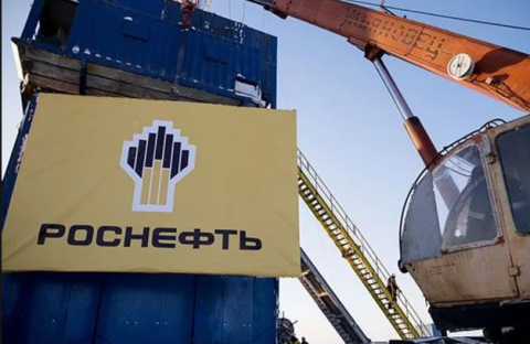 Пакет в размере 19,5% акций "Роснефти" в начале декабря прошлого года был продан консорциуму Glencore и QIA за 692 миллиарда рублей, или 10,2 миллиарда евро.