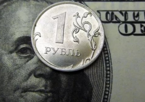  Вместо того чтобы полагаться на прогнозный обменный курс для оценки дополнительного дохода, как это делалось с февраля, министерство планирует использовать фактическую стоимость рубля, чтобы определять объемы покупки валюты на рынке в 2018 году.