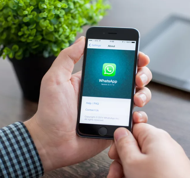 Владельцем WhatsApp и Messenger является американская компания Facebook, которая в настоящее время работает над запуском собственного стейблкоина 