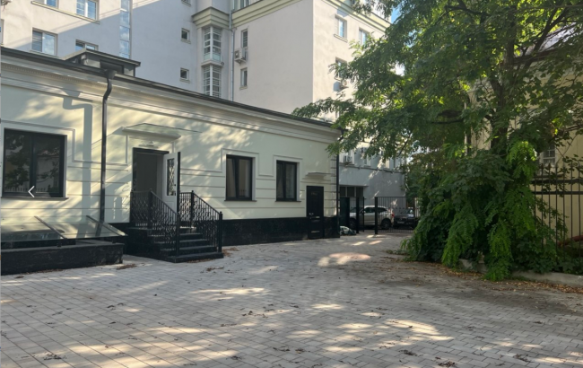 Нежилое здание 421,1 кв.м с участком 870 кв.м - ул. Таганская, д. 13, стр. 8 Объект капитального строительства. Наименование: Городская усадьба Н.Я. Аршеневского, сер. XVIII в. - нач. XIX в., XX в.: Флигель восточный, XIX в., XX в Тип: Ансамбль. Кадастровый номер здания : 77:01:0006025:1054 , Площадь особняка 421,1 кв.м