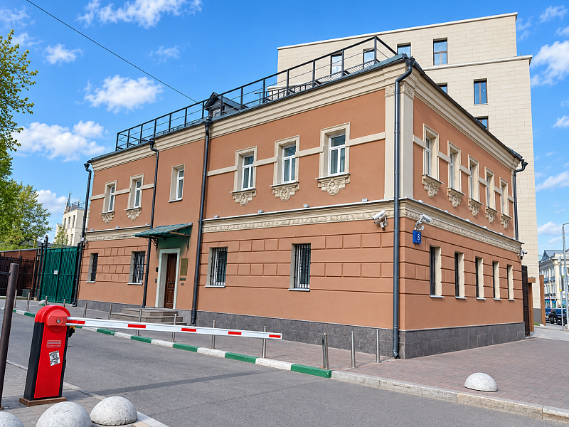 Нежилое здание 419,7 кв.м с участком 413 кв.м, пер. 2-й Спасоналивковский, д. 8 , Цена : 273.000.000 руб. (продажа)